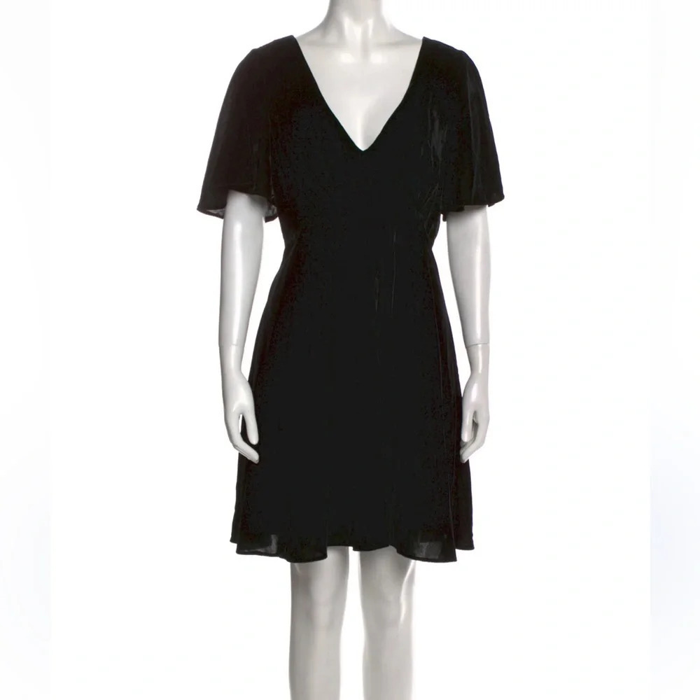 FAME & PARTNERS Black V-Neck Dress Size 12 Flutter‎ Sleeve Knee Length Wrap